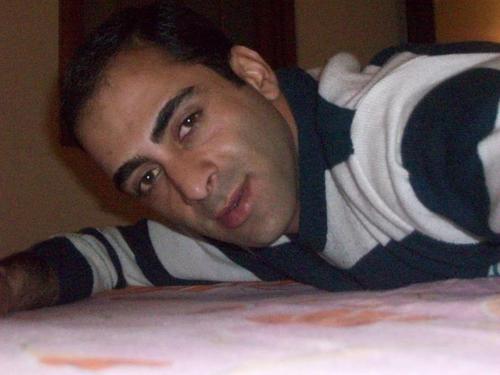 Im seo specialist  and have my own leading SEO Training  school n company in Kashmir India.Qismah