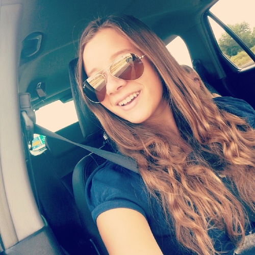 Hi,my name is Andjela Stojanovic. I'm from Serbia,i was born in 1997.So,follow me if you want! :))