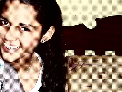Sou uma garota, chata, mimada, bonita, paciente as vezes, amiga e bem observadora ...