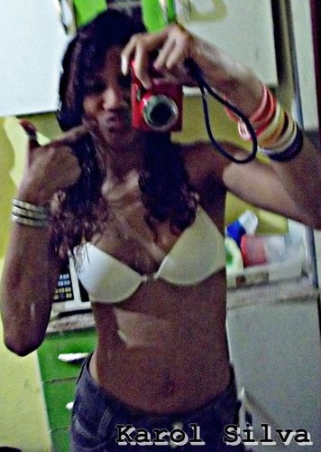 - é umα dessαs gαrotαs que mexem com αgente; todαs sαõ iguαis mαis essα éα diiferentê (!) Facebook ae http://t.co/Qd2uVSydju