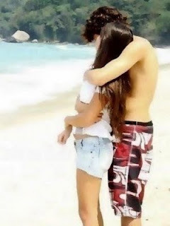 o amor é envouvente não tem quem escapi dele néh?
porisso q eu amo quem meda valor mais as veses fico meio confussa as veses,  sou muito lokinha!