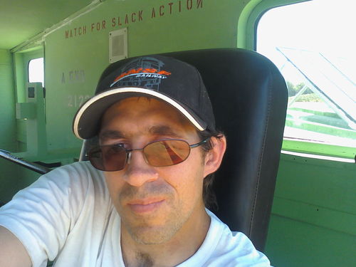 5'9 yr round tan nice guy like talking to girls of all kinds  blue green eyes brown hair short, love meeting people love trains