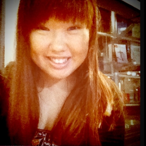 prettybitesized's profile picture. I fill in awkward silences & use too many #hashtags