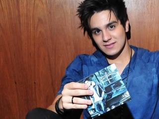 Caminhando em frente e torcendo para que esse rumo me leve até vocês...  @LuanSantana And @ZaynMalik ♥ #Luanete E #Directioner
Since : 09/04/12.