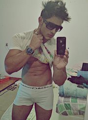 Sou aquele que quer te Fazer Feliz ! hahaha