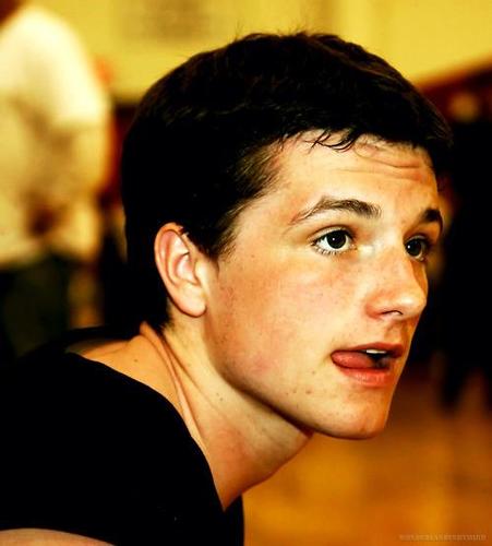 my name is adri and love Josh hutcherson
