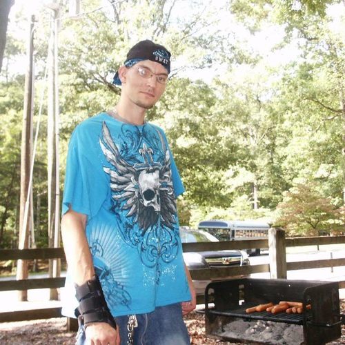 Born an raised in the streets a break out star with hot 16 barz.Most ppl would say he keeps it to real at times.Crosses alot of lines.