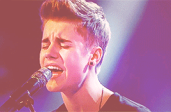 Tenho sonhos, objetivos na minha vida, entre eles e conhecer a minha inspiração, meu viver : Justin Drew Bieber :D