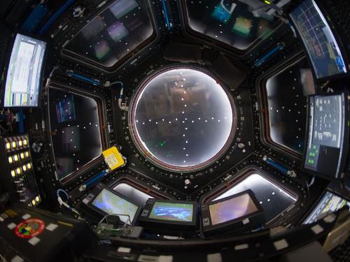 Believer in God, fan of NASA, Mars and all those busy rovers, Artist and just plain curious about things.