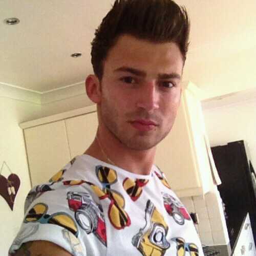 Supporting an amazing lifeguard who sings @JakeQuickenden||Fourth fan account for Jake ever made! Jake follows, Tweeted and DMed!