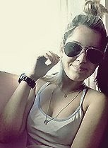 Amo minhas filhas ácima de tudo..
sem elas minha vida seria um lixo.
dany e gaby mamãe ama vcs minha branquelinhas s2