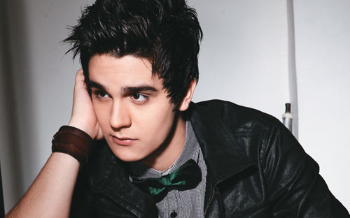 Sou totalmente obsecada pelo @LuanSantana sonho em um dia conhecer ele s22'