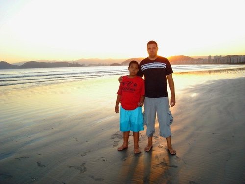 eu me chamo emmerson tenho 31 anos gosto de esportes como capoeira , mma volei de praia futebol etc... , amo minha familia esposa e filho ,