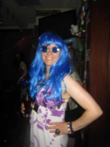 I work in homelessness prevention. I am pro peace, the NHS, & democracy. I am anti-Brexit & anti fox hunting. I love dancing & singing, badly to cheesy pop.