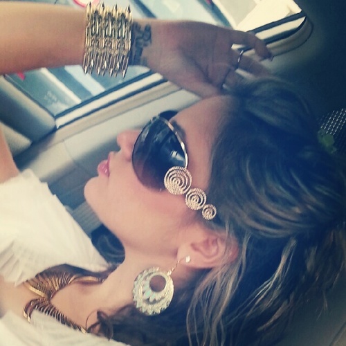 free spirited, enjoying life to the fullest! my beautiful daughter is my world with her i have it all :)