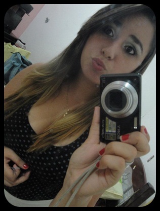 Corinthiana,Capricorniana, Cearense, Estudante de Letras, Publicidade 3 Futebol, Livro,Cinema,Musica,Namorado,Familia,Feia, mas simpática!!Segue aquii!!=D