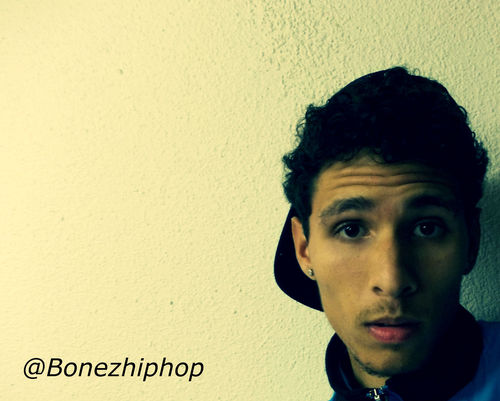 Rapper from Cape Town, South Africa... All about the message and the wordplay... Bonez bra! http://t.co/u5khw24wxI