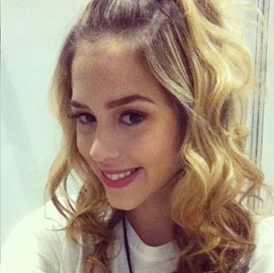 O que você gosta em mim? ' - ' Não sei... Tudo @sophiaabrahao  vc me faz bem... minha eterna idola... eu te amo