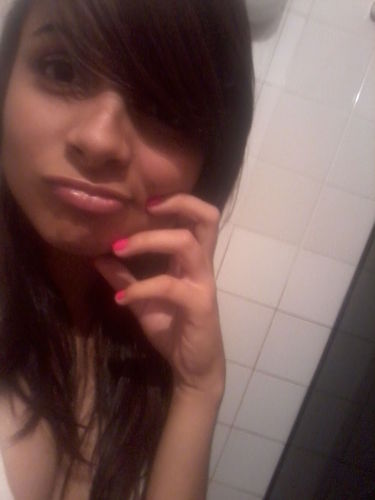 Sente so 'A Batida Amor', TunzTunzTunzTunz, ♫
- Sim, eu encaro a vida como uma pista de Dança 
Nada me faz vê-la na Realidade !
Garota que Sabe o que quer (: