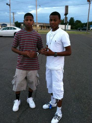 Name is Jaylin Ezell , fav. sport is football , ! Followers accepted . #TeamFollowBack #TeamCELTICS