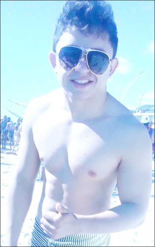 está tudo tão bαgunçαdo, mαs mesmo que nαdα estejα como
eu quero, vou vivendo e tentαndo ser feliiz porque isso que importα '