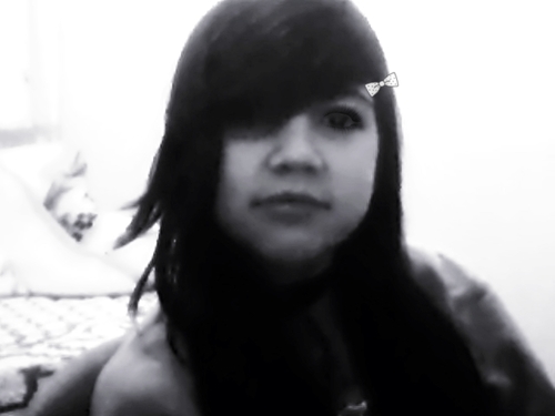 11 anos,: caucasiana, CORINTHIANA,irritante,insuportavel, Meiga e com uma dose a mais de ironia,coca,doritos,chocolate ,sou tudo MENOS Perfeita (Y)
