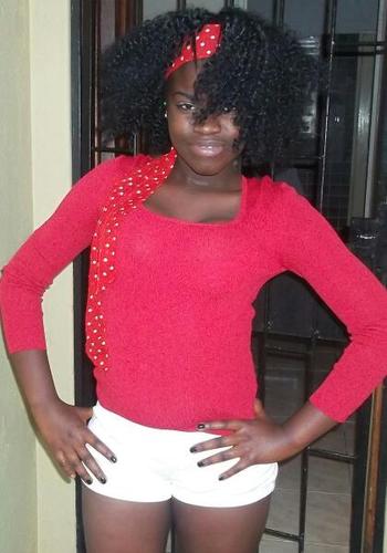 Aishah {she's cute,happy ,funny,i love my friends,follow me ..(love paramore,jonas,rihanna,drake,333