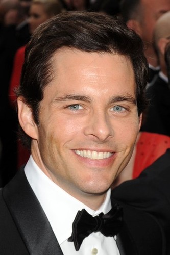 We are NOT James Marsden. He is not on twitter/facebook. Plz like our page for James on facebook http://t.co/vnvpwZd6MM