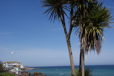 Blue Sky Bed & Breakfast is a granite built Victorian/Edwardian house in St Ives, within 5 minutes walking distance of the beaches and town centre.