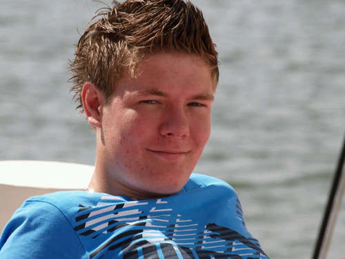 16 jaar houd van #voetbal #tafeltennis geniet van het leven :)