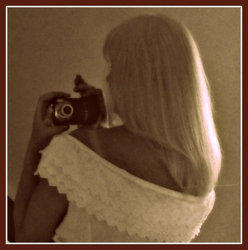 4JUSTONEMOMENT's profile picture. 💌🌎