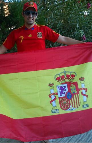 Un aficionado a la camiseta blankiverde y verdiblanca...los colores de Andalucía (ESPAÑA)...FORZA Córdoba y musho Betis