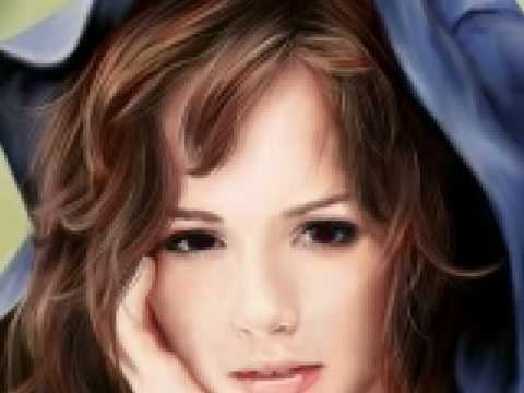 NessieCCullen's profile picture. I am Renesmee Carlie Cullen my dad is @MysticalEdward I'm looking for my #JacobBlack I'm a Hybrid.