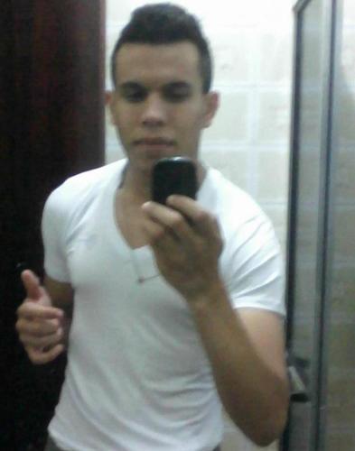 Uma pessoa Alegre, Simpática que faz o possivel para se dar bem com as pessoas e q sabe dá valor a tds q me dão valor!! MSN: alessandro_palmeirense@hotmail.com