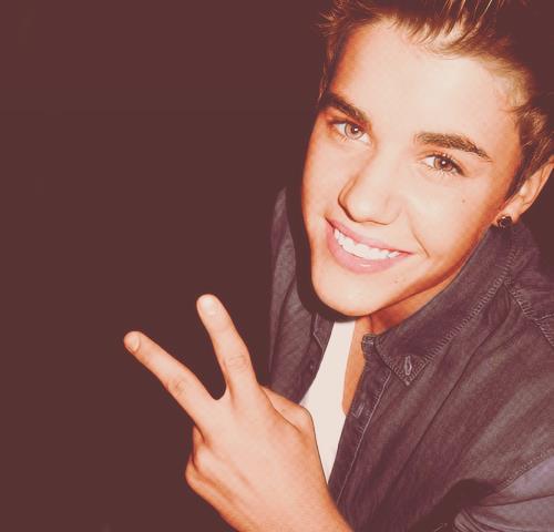 I have a dedication to Justin Bieber that will never die. ♥.   Follow my real account @ItsVaneezaBitch
StayStrong4Justin♦