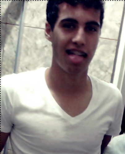 ~ O Nosso lema é ousadia&alegria, a nossa cara é pagode todo dia, cheio de estilo na pressão eu vou com tudo, só espalhando ousadia pelo mundo ♪
