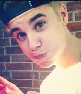 Carol Costa ( @ooiishawty ) ta de volta õ/ , esse FC é dedicado ao Justin e aos meninos da 1D :*