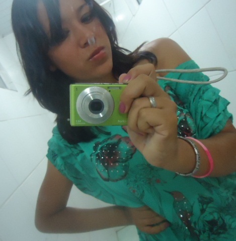 #Leonina- 18 anos - Sonhador,persistente, em um relacionamento sério. Contando os dias para dizer caloura 2013 em psicologia,direito ou filosofia.
Bjs Me Liga