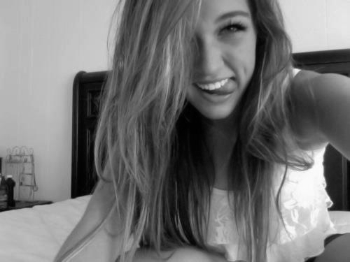 ♔Je leest m'n bio.. Follow me dan ook gelijk!  ♔ Mijn tweets zijn retweetbaar ♔ Sinds 4 februari 2012 ♔ Follow ook; @xiloveyoulara ♔