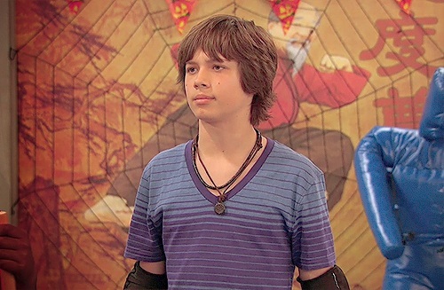 Leo Howard, is an American actor and martial artist. Howard is known for incorporating his karate and wushu skills in films, in order, is our idol♥.