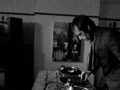 I am a vintage, old school soul and funk vinyl 45 DJ from Bristol.