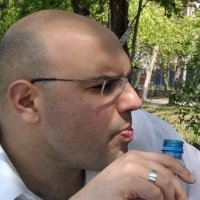 Estudios Terciarios completos, Cristiano Apostolico Romano, Bostero hasta la muerte, con muchas ambiciones y con inclinaciones politicas de centro...