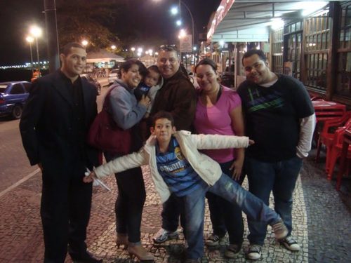 Uma pessoa tranquila, comum e feliz. Adepto do sistema Gentileza Gera Gentileza.