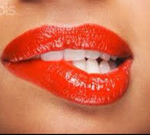 Had a secret that is eating you inside? When there something you want to say but you can't, send a Direct Message to me and I'll tweet your secret anonymously.