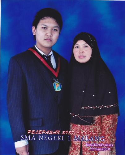 menjadi penasehat dan membantu masalah orang lain adalah Ciri Orang Yang Berguna Hidupnya di Dunia