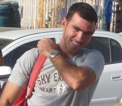 Samario, nacido en una tarde caribeña un 12 de Agosto.  Administrador público, Ingeniero de Sistemas y MSc.