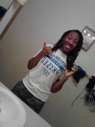 Team Lesbian ! Team Taken ! Team Friendly ! If my girlfriend had a twitter i would tell yall to follow her :)