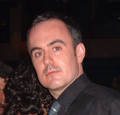 Vive, créeme, no aguardes a mañana: Coge desde hoy las rosas de la vida.