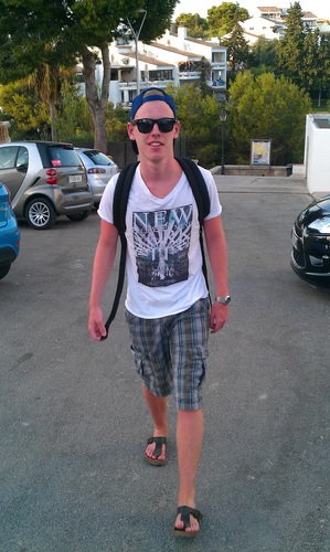 Dikbil_Pim's profile picture. Partnered with the Machinima Network. My Job is to be an Absolute Beast at games