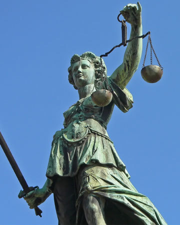 Abogada. 32 years legal&advocacy experience in 3 different european countries. Fluent in 6 languages.  RT = not endorsement